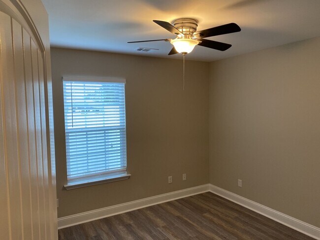 Building Photo - 152 Scarlett Ln