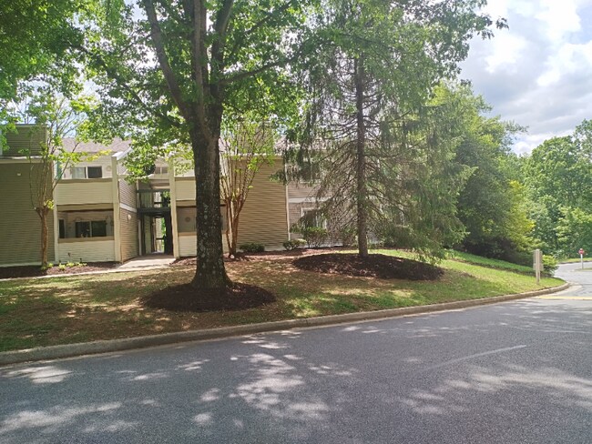 Building Photo - 600 Reusens Rd