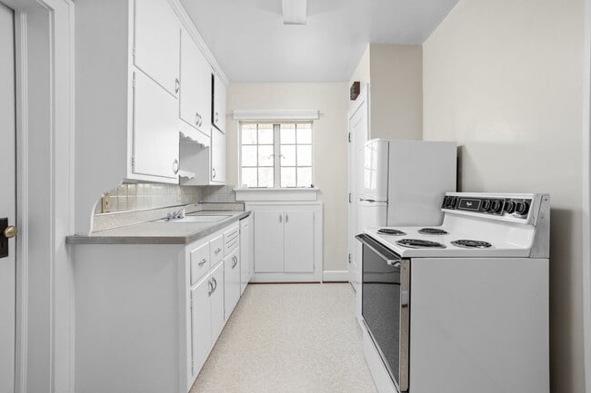 Building Photo - 152 W 52nd St