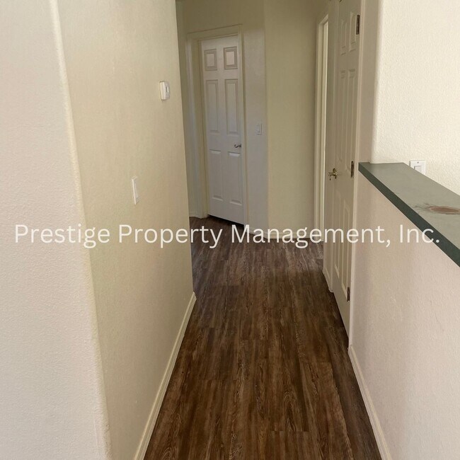 Building Photo - Charming Rita Ranch Home!!!