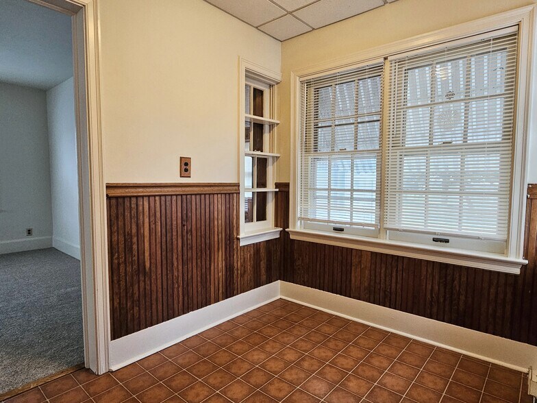 Building Photo - 426 Cherry St