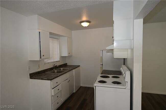 Building Photo - 715 N 11th St