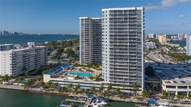 Building Photo - 7601 E Treasure Dr