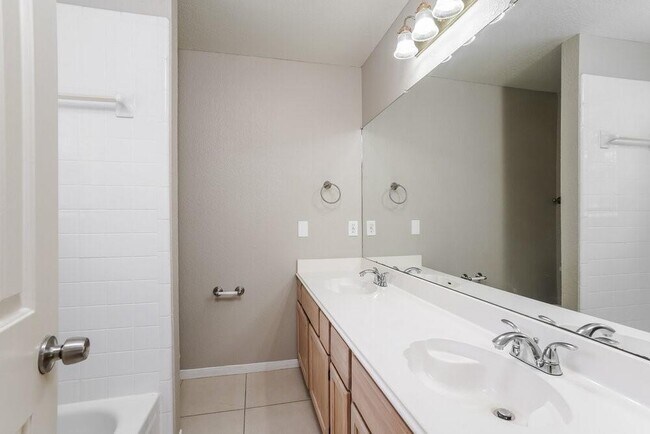 Building Photo - 6422 Garden Canyon Dr