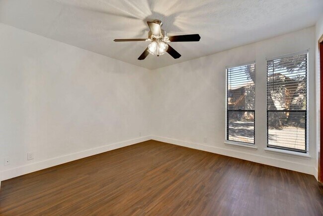 Building Photo - 50 Cypress Fairway Village
