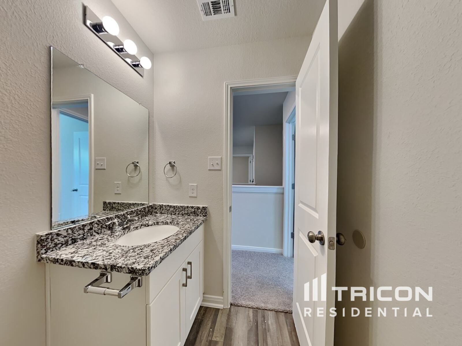 Building Photo - 10110 Cerritos dr