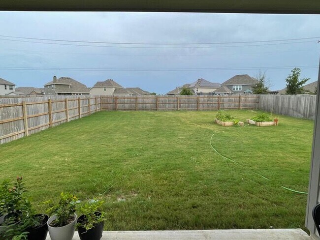 Building Photo - Nearly New 3-Bedroom Home in Hewitt, TX – Modern Living at Its Best