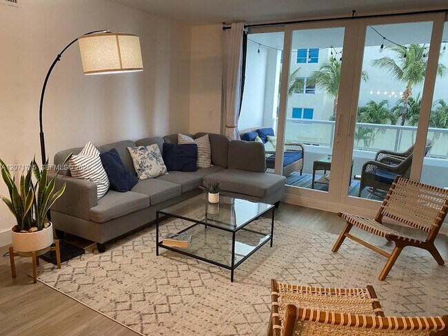 Building Photo - 5005 Collins Ave