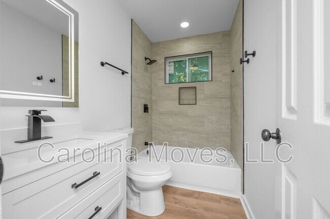 Building Photo - 10 Valley View Dr