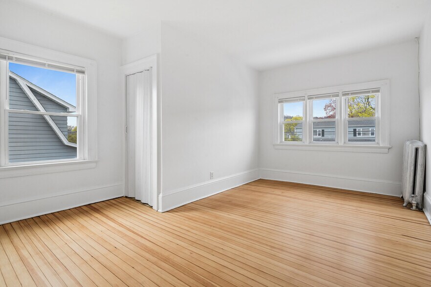 Building Photo - 37 2nd Ave