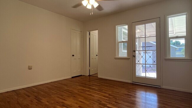 Primary Bedroom - 1533 N Ontario St