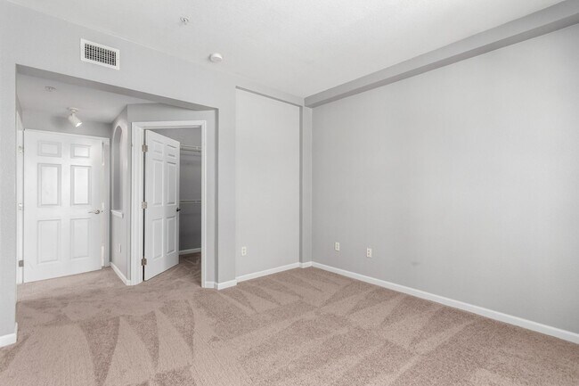 Building Photo - 2BD, 2BA City Park West Condo with 2 Garag...