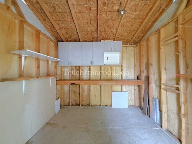 Building Photo - 5660 SE 125th Ave