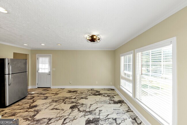 Building Photo - 1810 Evans Dr SW