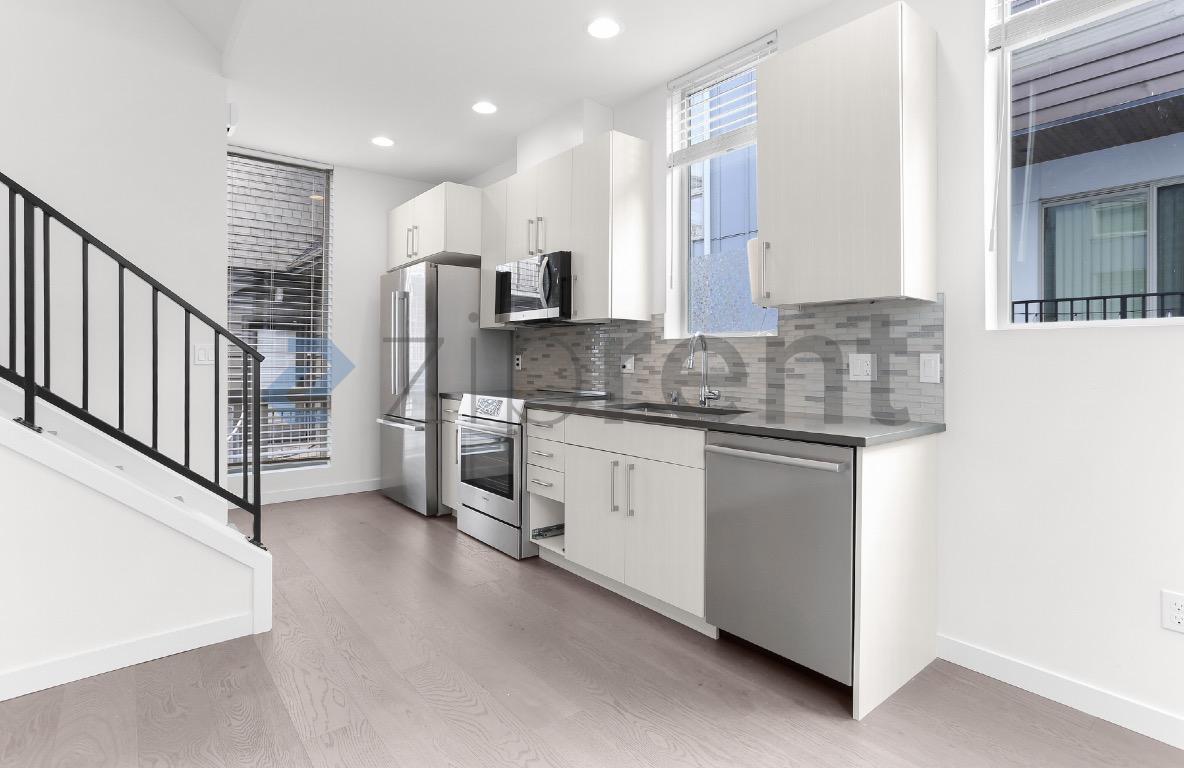 Building Photo - Unit Unit C
