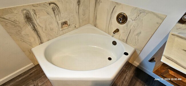 Building Photo - Creekridge Villas Single Story Condo in Ga...