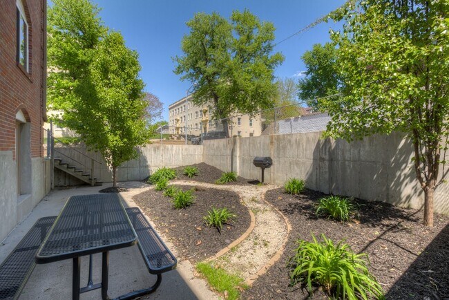 Floorplan - 417 - 421 - 423 N 40th -- Auburn