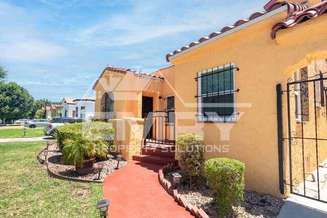 Building Photo - Remodeled 3 Bed 1 Bath Spanish-Style Gem for Rent