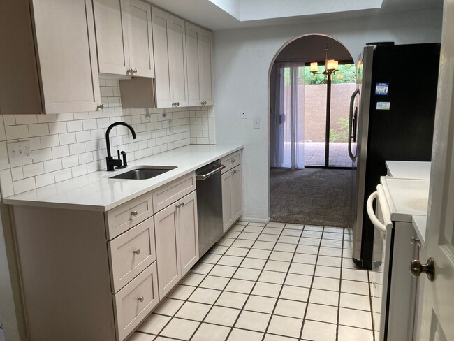 Building Photo - Northwest Townhouse