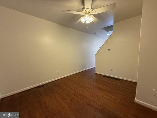 Building Photo - 248 E 6th Ave