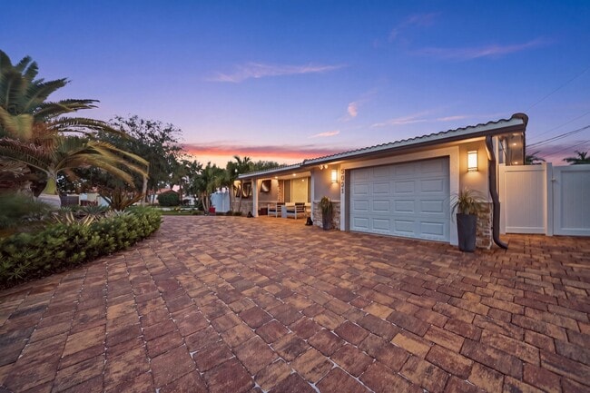 Building Photo - 5031 NE 23rd Terrace