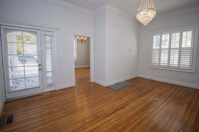 Building Photo - Historic Charm Meets Modern Living in Olympia – Walk to Williams-Brice Stadium!