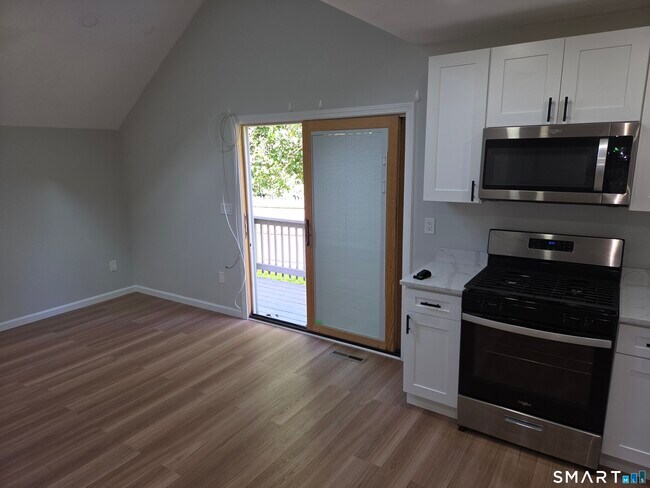 Building Photo - 585 Horton Hill Rd