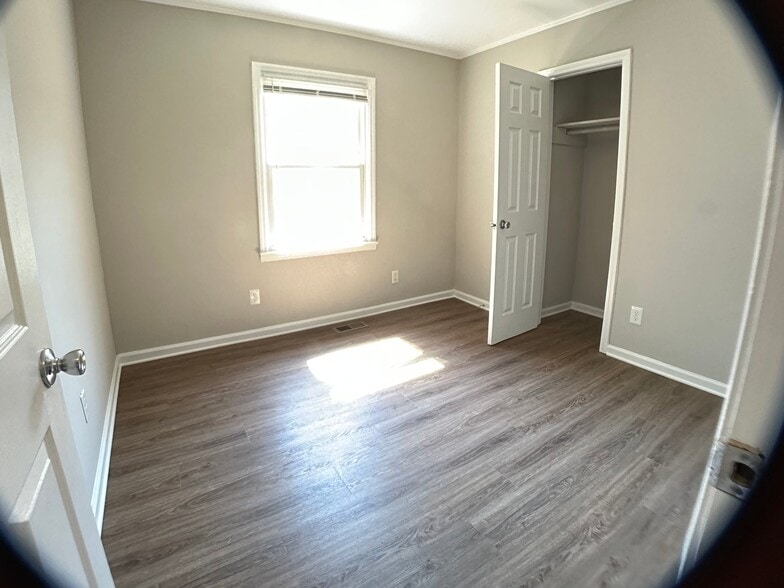 Building Photo - 1806 Alpine Dr