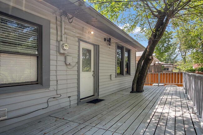 Building Photo - Renovated Winnetka Heights Craftsman home ...