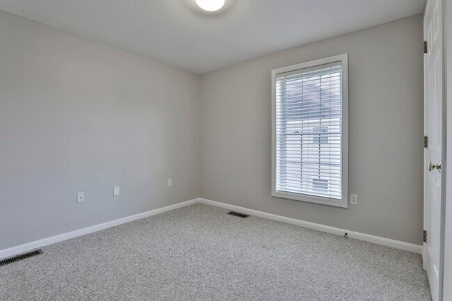 Building Photo - 98 Barbara Ln