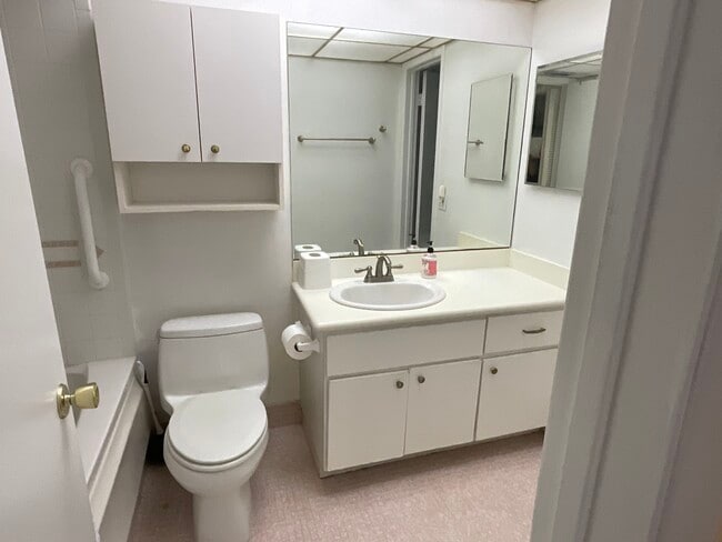 Bathroom - 2900 NW 47th Terrace