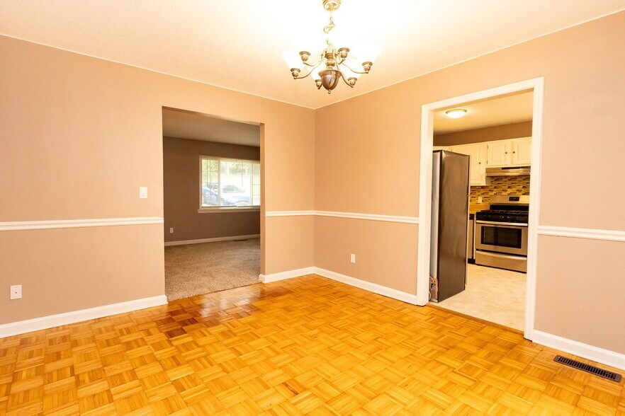 Building Photo - 5428 Country Village Dr