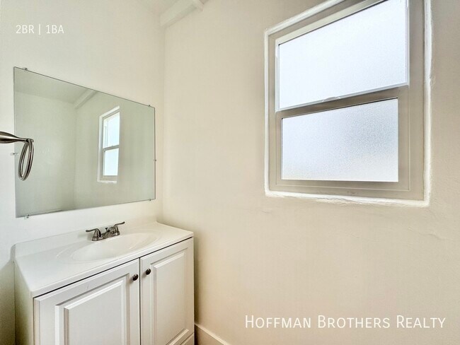Building Photo - 856 N La Fayette Park Pl