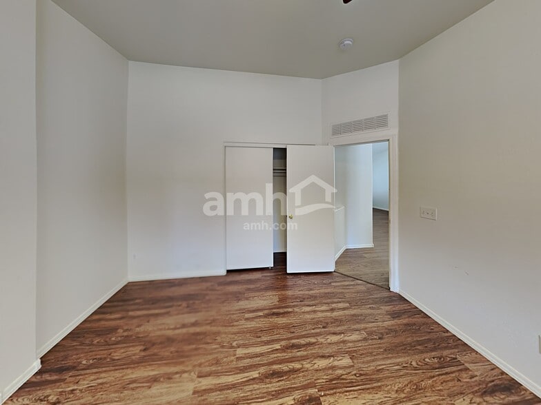 Building Photo - 69 E Coral Bean Dr