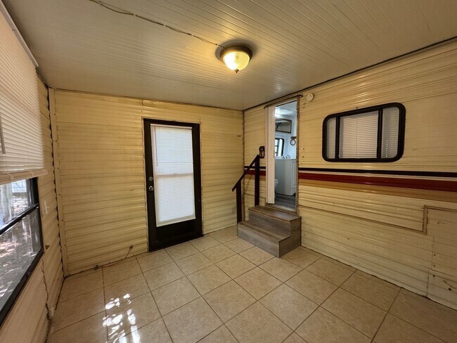 Building Photo - 3000 Clarcona Rd