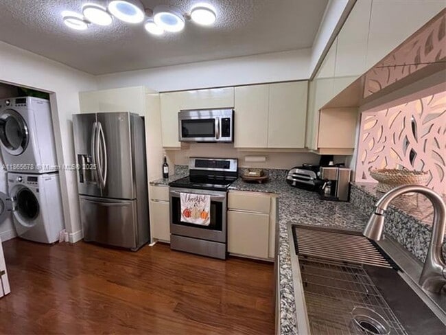 Building Photo - 5757 Collins Ave
