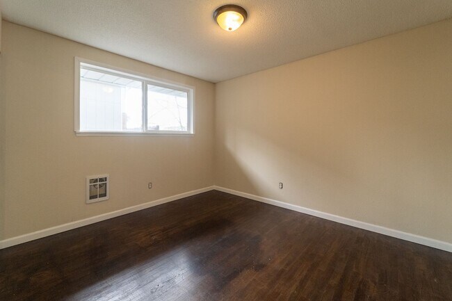 Building Photo - 5307 S Cedar St