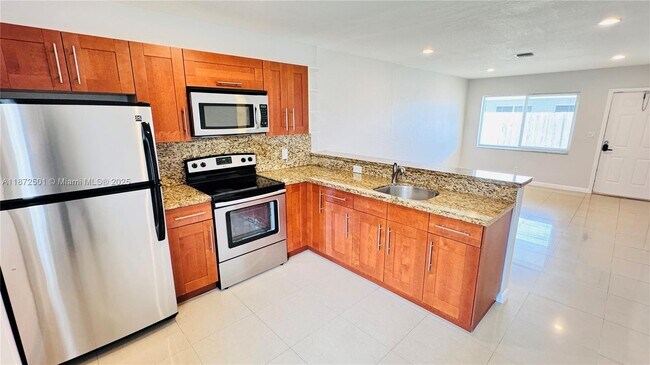 Building Photo - 1454 Holly Heights Dr