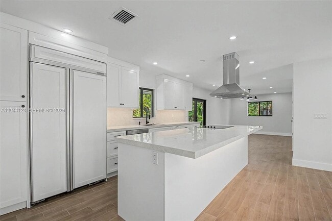 Building Photo - 17050 SW 83rd Ave