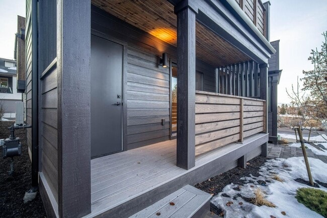 Building Photo - Modern living near Old Mill! Beautiful unf...
