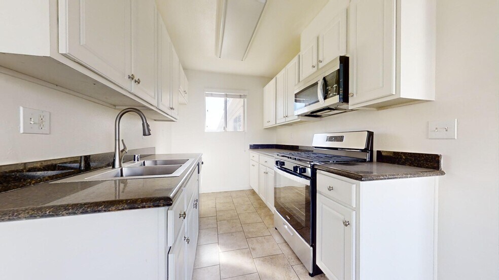 Building Photo - 20235 Cohasset St