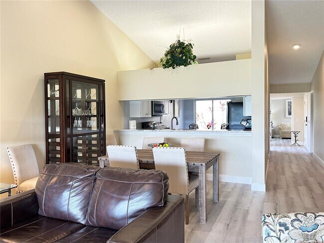 Building Photo - 5906 Doral Dr