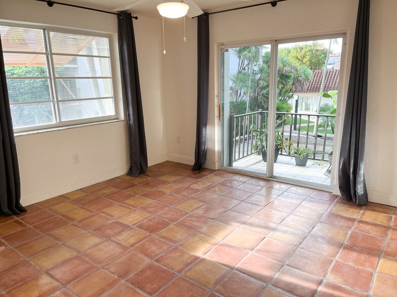 Building Photo - 9394 SW 77 Avenue