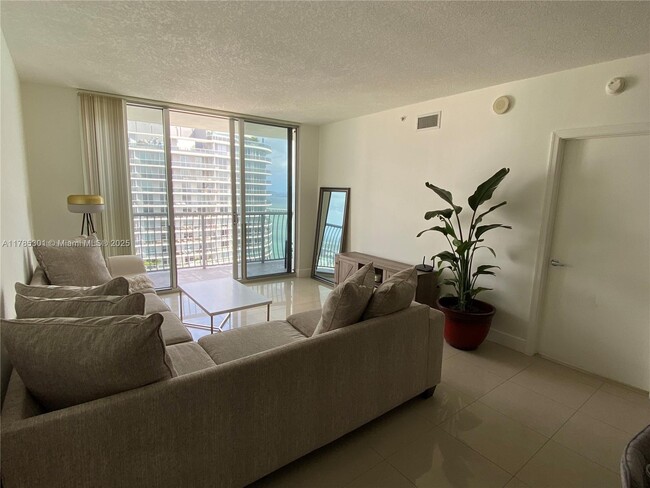Building Photo - 1750 N Bayshore Dr