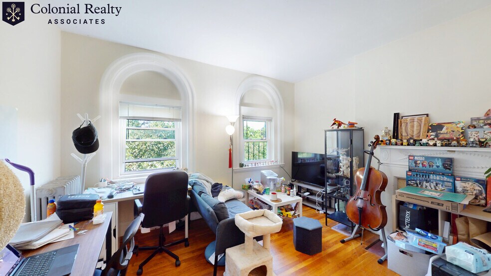 Primary Photo - 1071 Beacon St