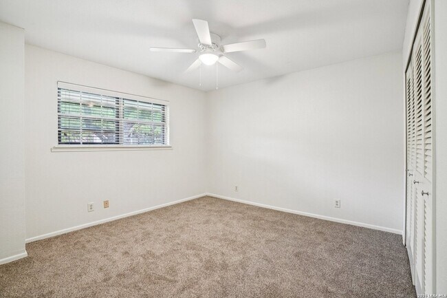 Building Photo - 6106 Vance Jackson Rd