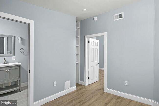 Building Photo - 2112 Eastern Ave