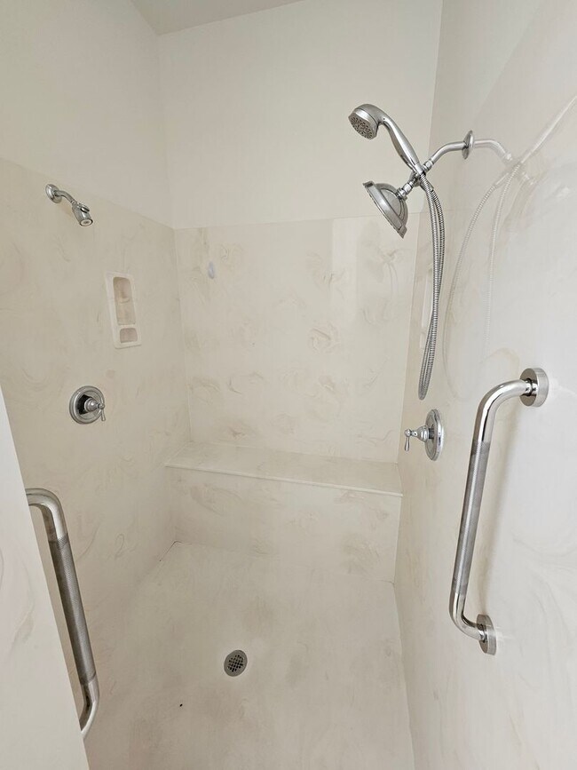 Building Photo - 55+ Community Short Term Rental Fox Creek