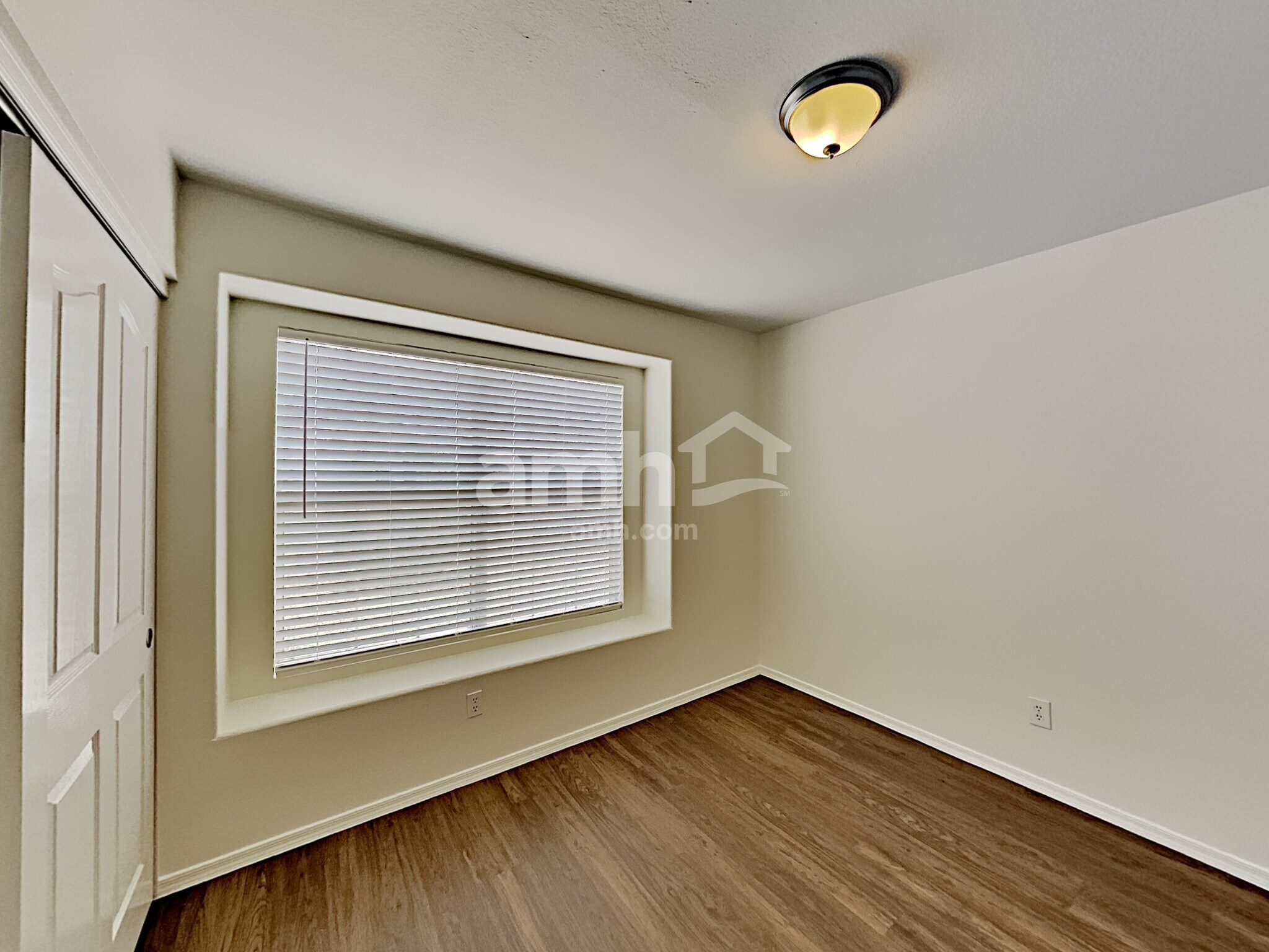 Building Photo - 12554 W Holly St