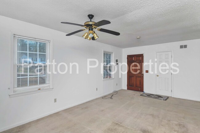Building Photo - Barony Home